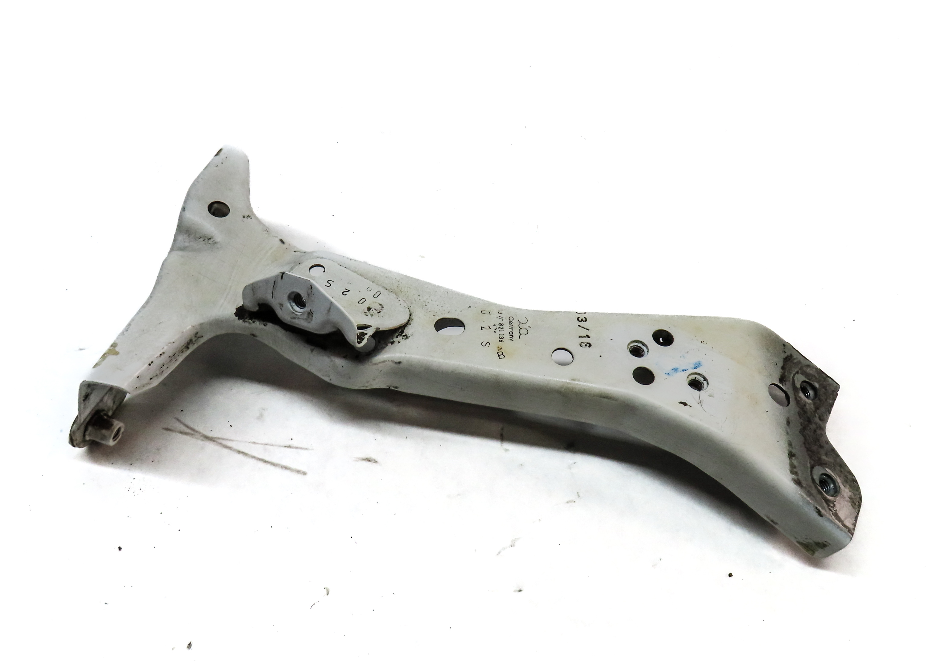 2016 AUDI A3 E-TRON (8V) FRONT RIGHT PASSENGER FENDER MOUNT BRACKET — exact item pictured